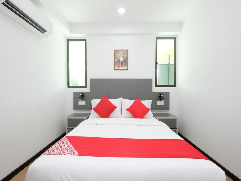 Oyo 44043 First Garden Hotel