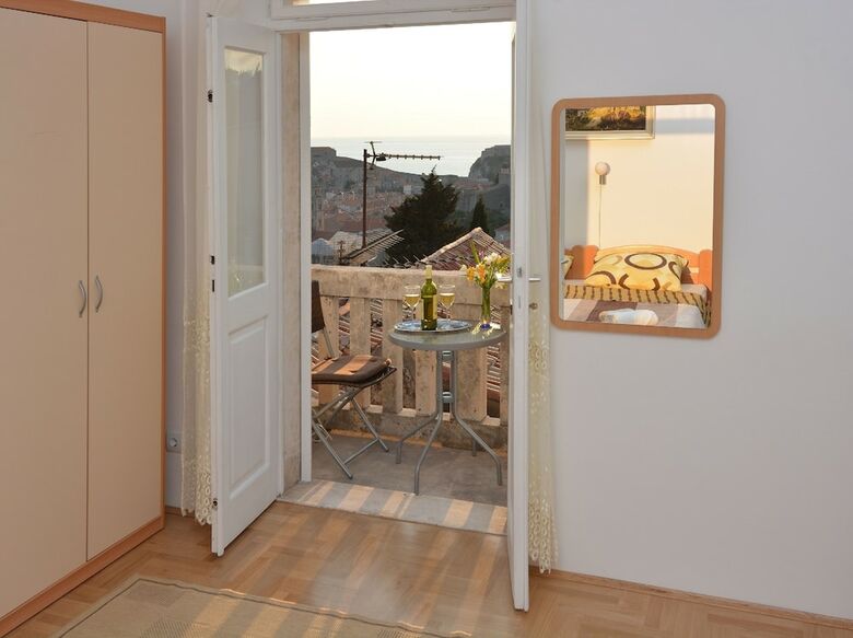 Hotel Guest House Enny - Adults Only