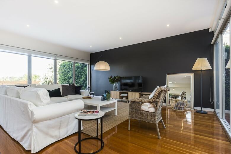 Sydney Seaside Contemporary Executive Living