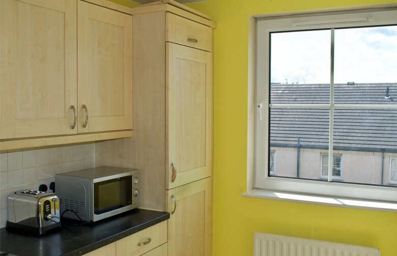 Bright 2 Bedroom Apartment Off Leith Walk