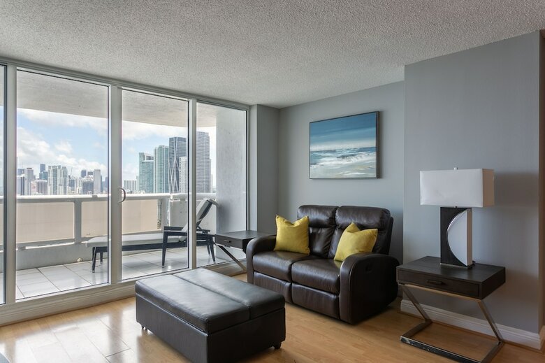 Apartamentos Bayfront Gem With Balcony And Pool