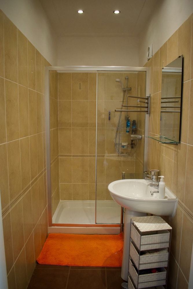 Bright And Central 3 Bedroom Apartment