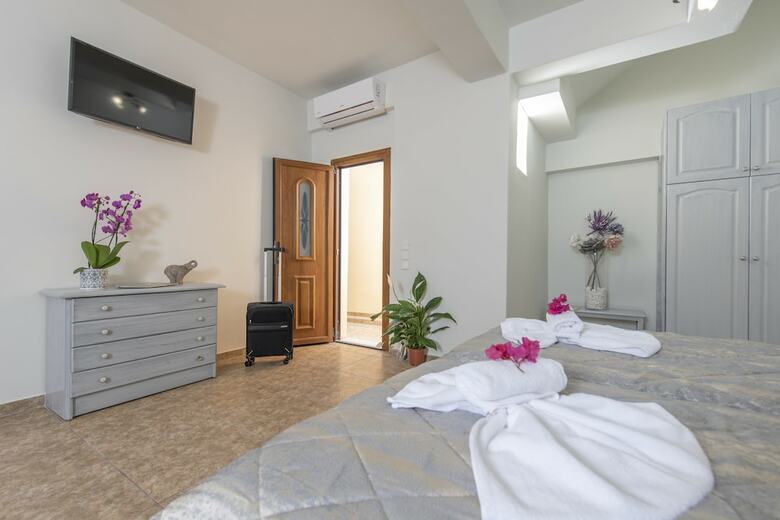 Apartamentos Ladas Pyrgos Houses