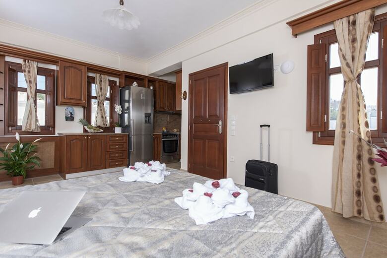 Apartamentos Ladas Pyrgos Houses