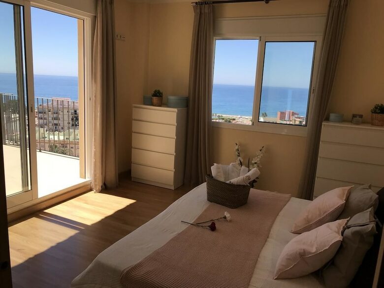 Hotel Rooms In Seafront Villa