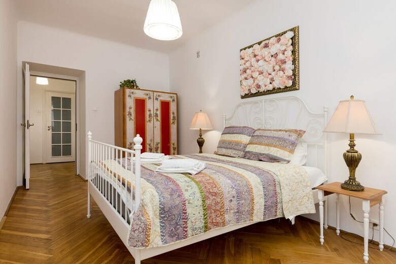 Royal Route Apartment For 10 People