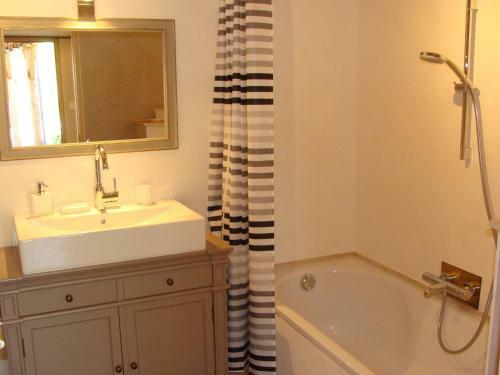 Hostal La Pierre Folle Chambres D'h�tes