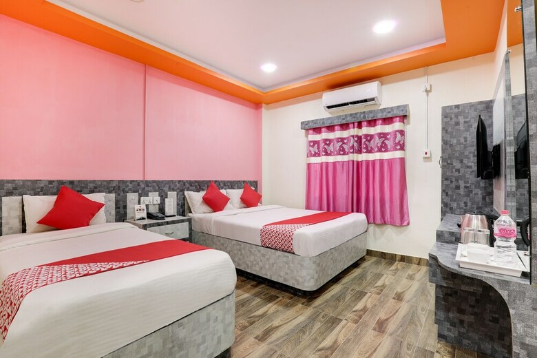 Oyo 585 Hotel Raj Durbar & Navrang