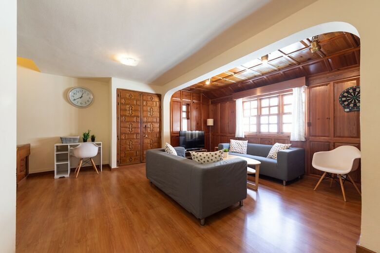 Great House With Pool Close To Beach