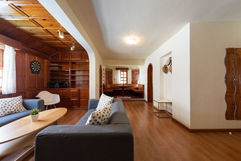 Great House With Pool Close To Beach