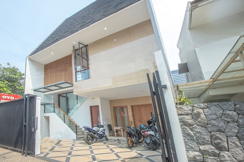 Hostal Oyo 1496 Weleri 07