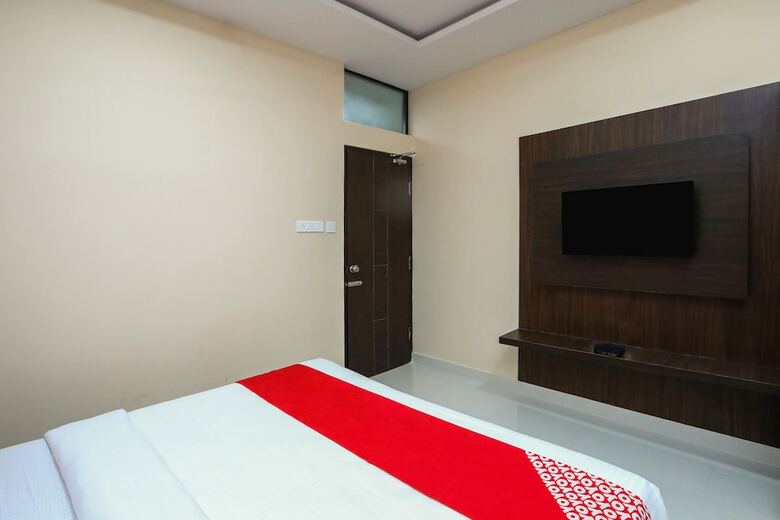 Hotel Suvarna Suites