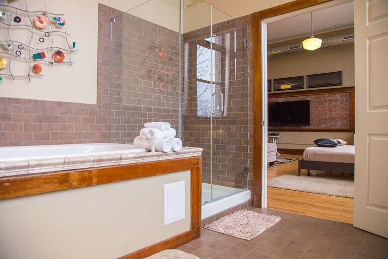 Hotel School 31 Lofts At Colors Studios