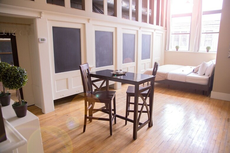 Hotel School 31 Lofts At Colors Studios