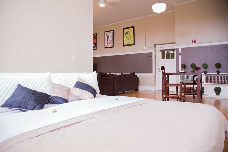 Hotel School 31 Lofts At Colors Studios