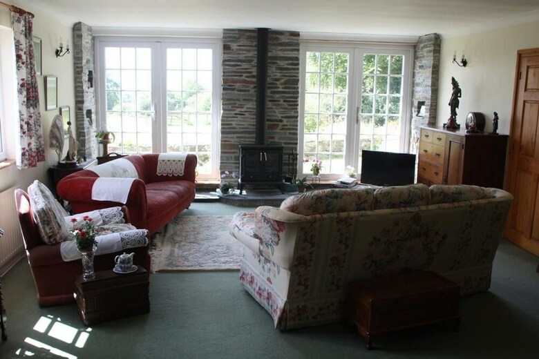 Holdstrong Farmhouse B&B