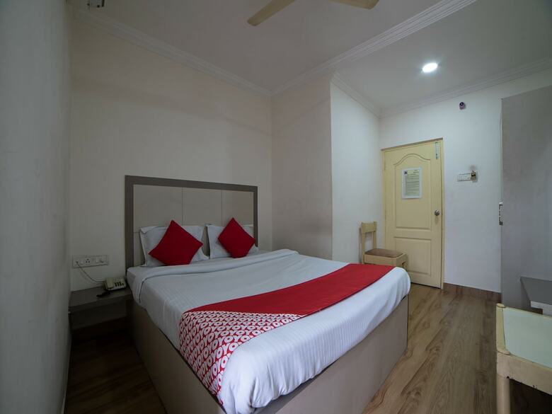 Oyo 45408 Hotel Ambassador