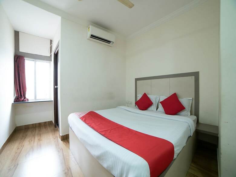 Oyo 45408 Hotel Ambassador