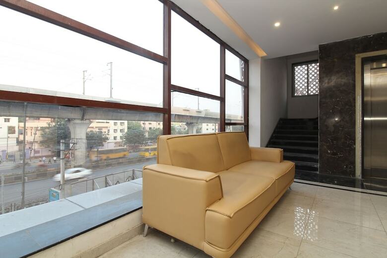 Hotel Oyo 35362 My Place S R Nagar