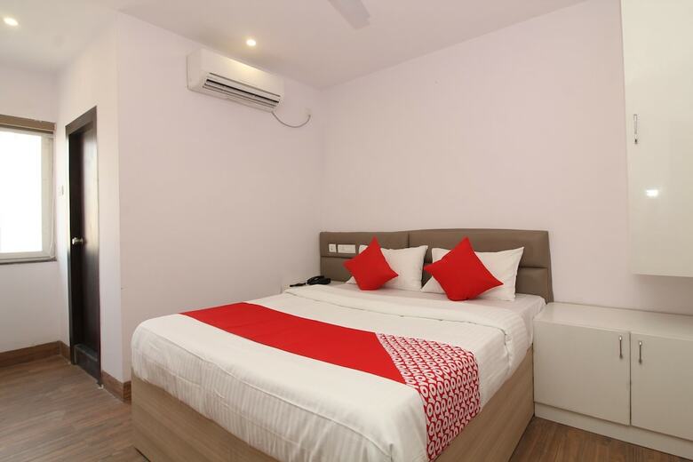 Hotel Oyo 35362 My Place S R Nagar