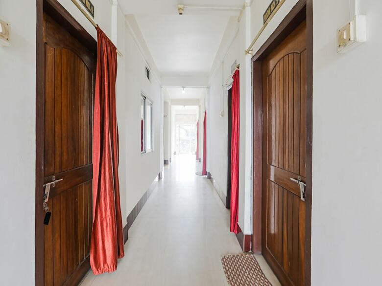 Spot On 47105 Hotel Hornbill