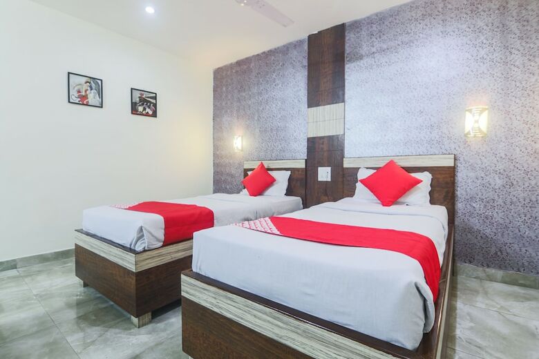 Hotel Oyo 24696 Green Point