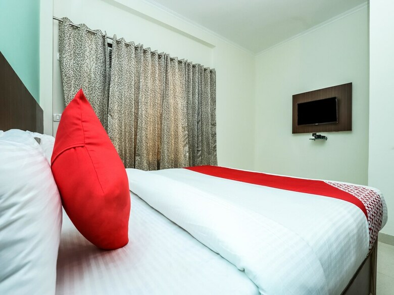 Hotel Oyo 29022 Golden Imperial