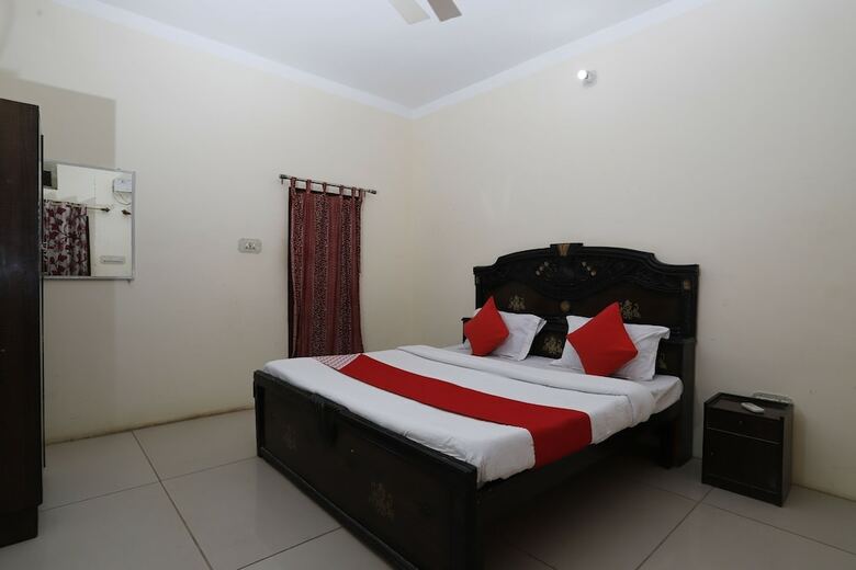 Hotel Oyo 29714 Mumal Resort