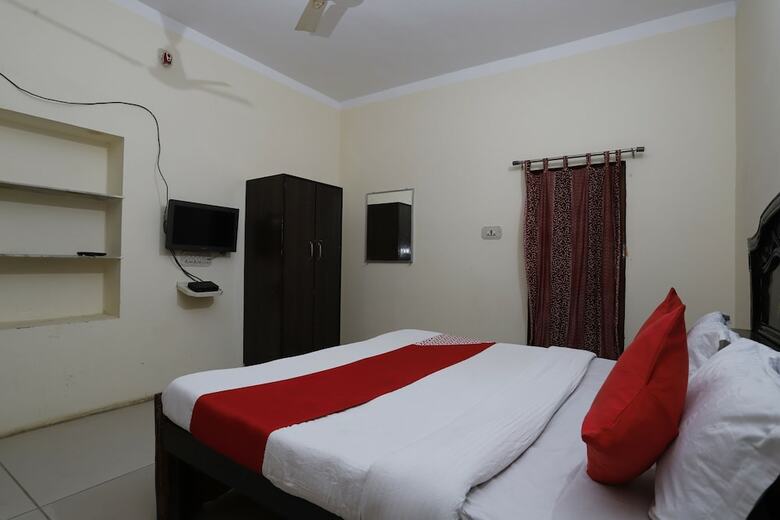 Hotel Oyo 29714 Mumal Resort