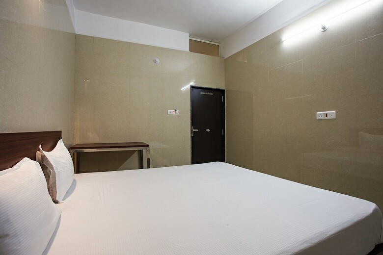 Spot On 23725 Jay Shanti Palace Hotel