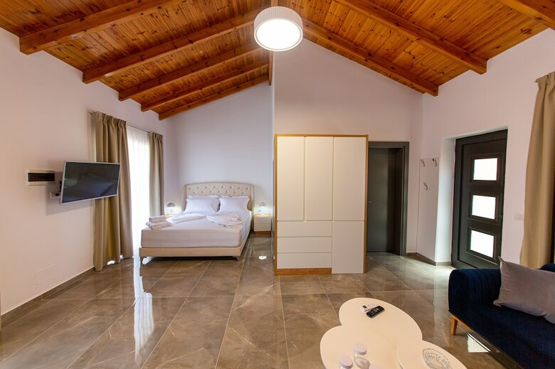 Hotel Santa Oliva Suites
