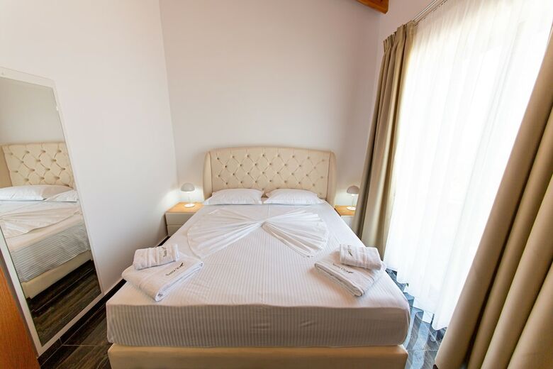 Hotel Santa Oliva Suites