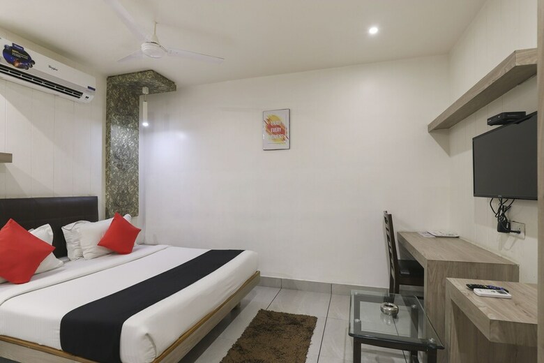Hotel Capital O 48764 Apple Residency