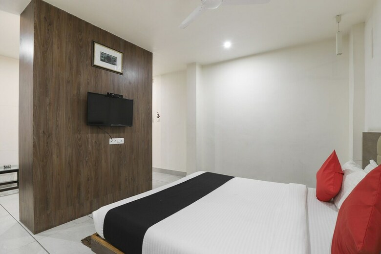 Hotel Capital O 48764 Apple Residency