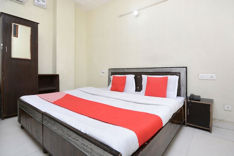 Oyo 4894 Hotel The Diamond Chandigarh