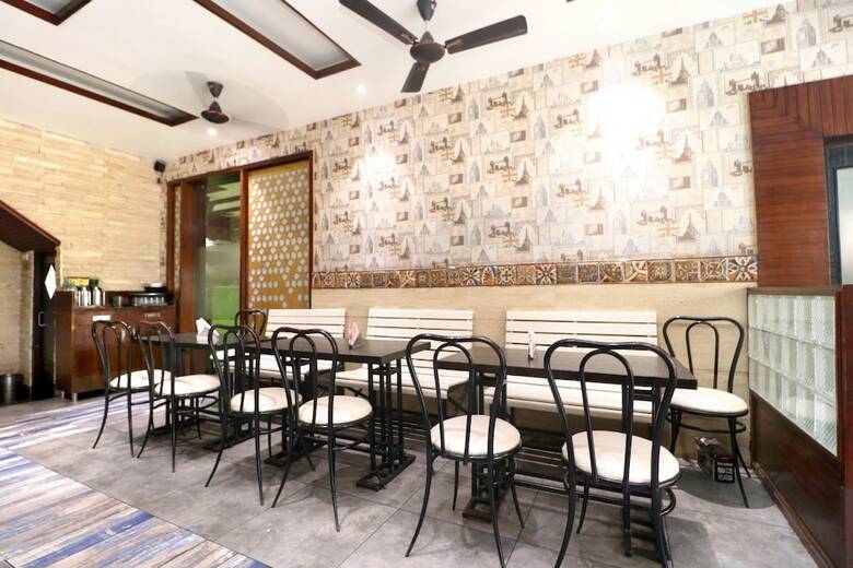 Oyo 37860 Hotel Batra