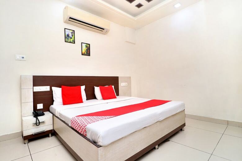Oyo 37860 Hotel Batra