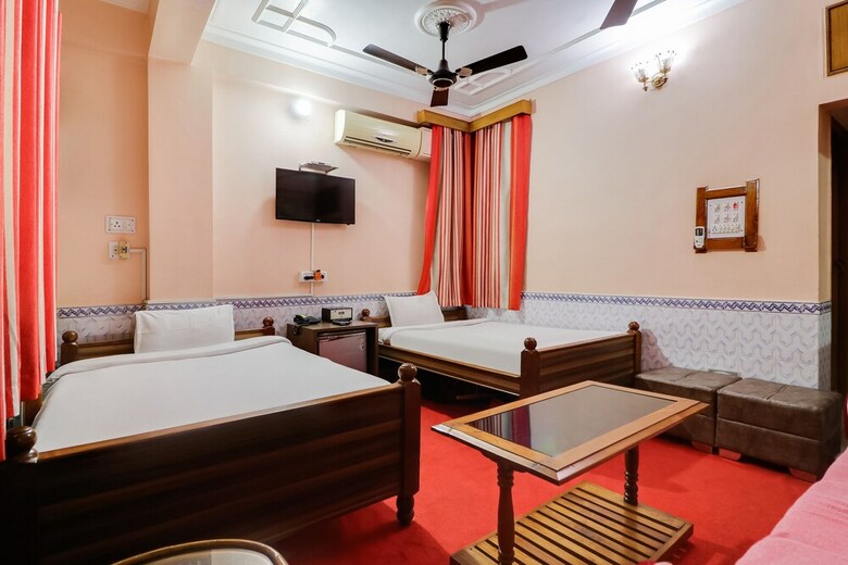 Spot On 45094 Hotel Madhu Complex