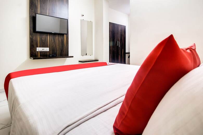 Oyo 30651 Hotel Meridian