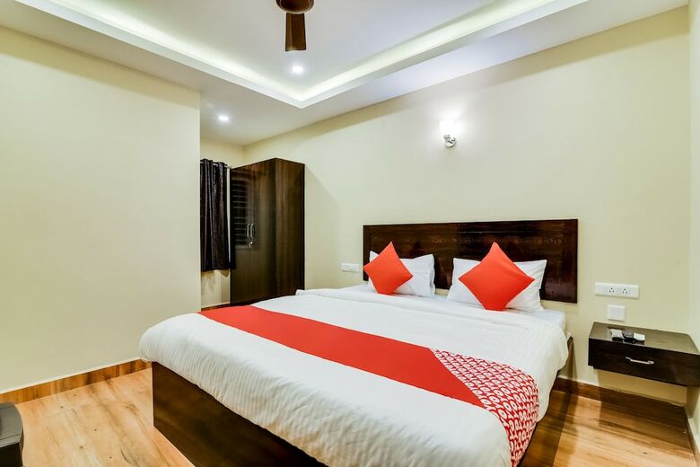 Hotel Oyo 28216 Raajas Grand