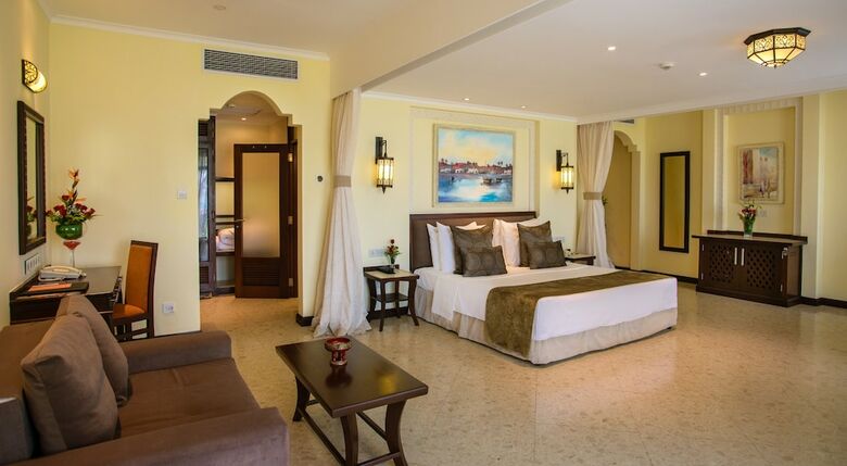 Hotel Sarova Whitesands Beach Resort & Spa