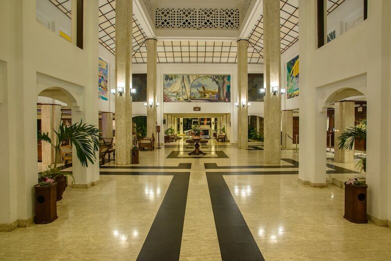Hotel Sarova Whitesands Beach Resort & Spa