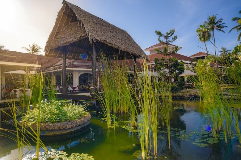 Hotel Sarova Whitesands Beach Resort & Spa