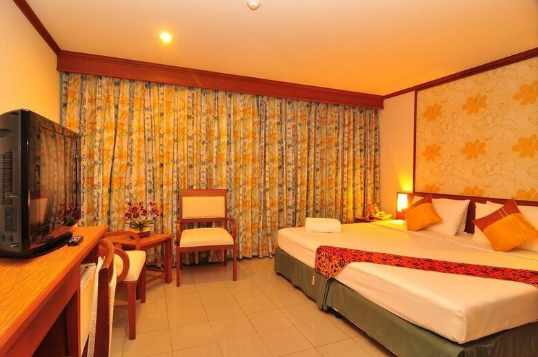 Rattana Beach Hotel By Shanaya