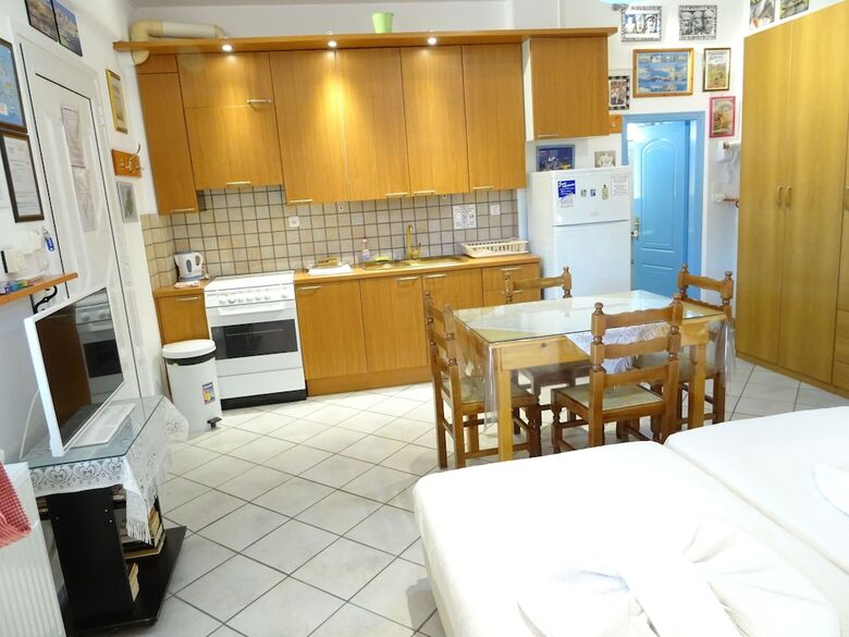 Kontaratos Studios & Apartments