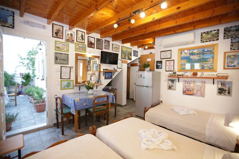 Kontaratos Studios & Apartments