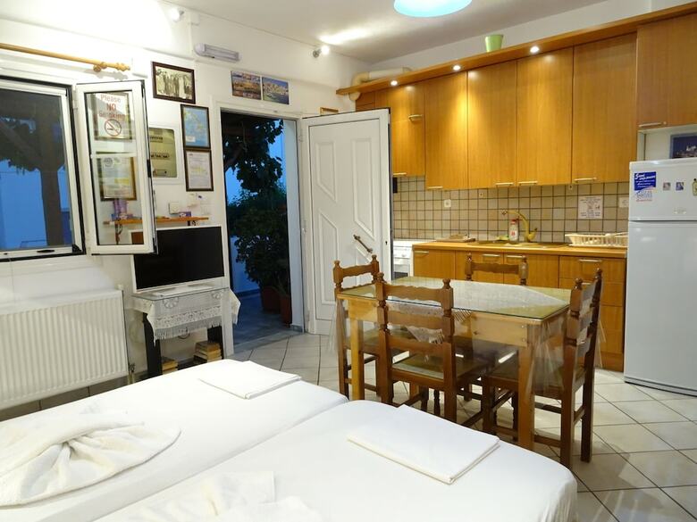 Kontaratos Studios & Apartments
