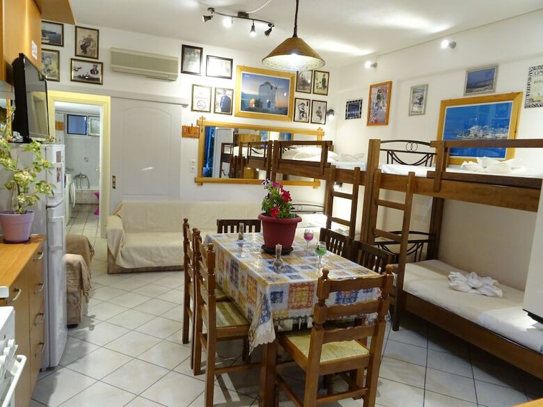 Kontaratos Studios & Apartments