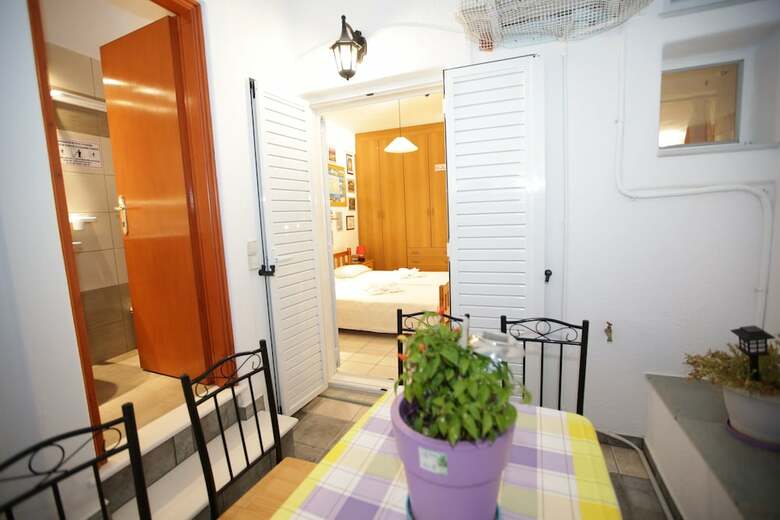 Kontaratos Studios & Apartments