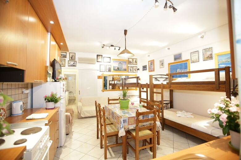 Kontaratos Studios & Apartments